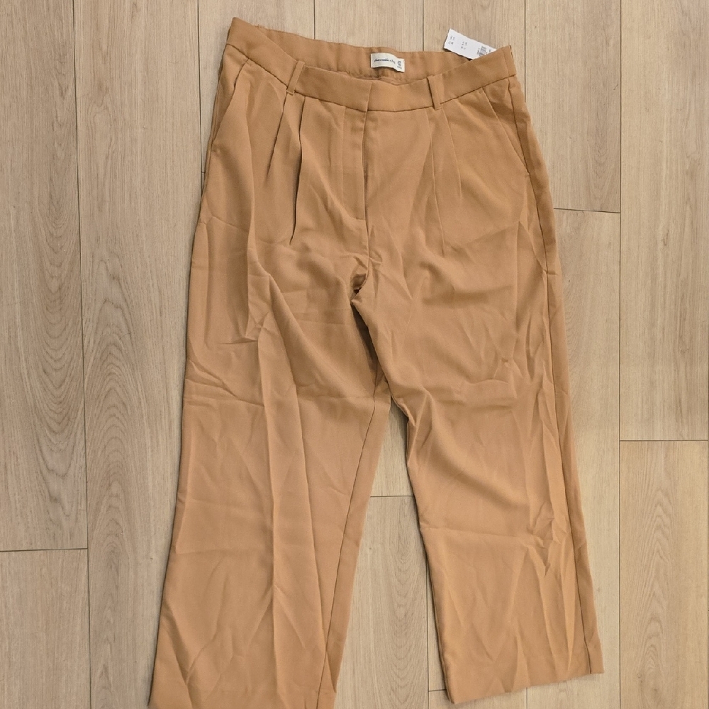 Abercrombie & Fitch Women's Tan Trousers